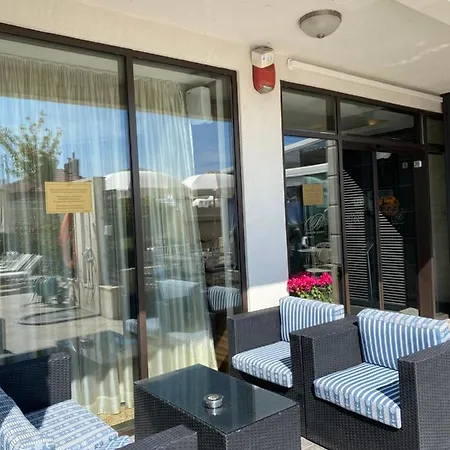 Private By The Sea With A Large Terrace In Hotel! Apartamento