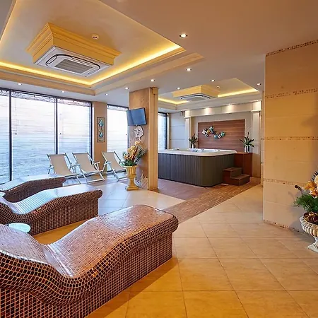 Private By The Sea With A Large Terrace In Hotel! *