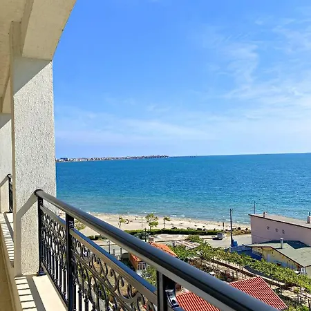 Apartment Private By The Sea With A Large Terrace In Hotel! Pomorie
