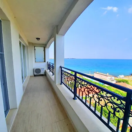 Private By The Sea With A Large Terrace In Hotel! アパート